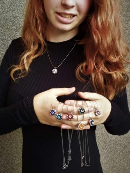 Drobné přívěšky na krk